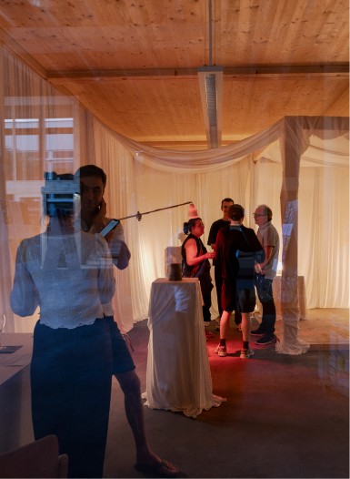 Besucher in der Ausstellung