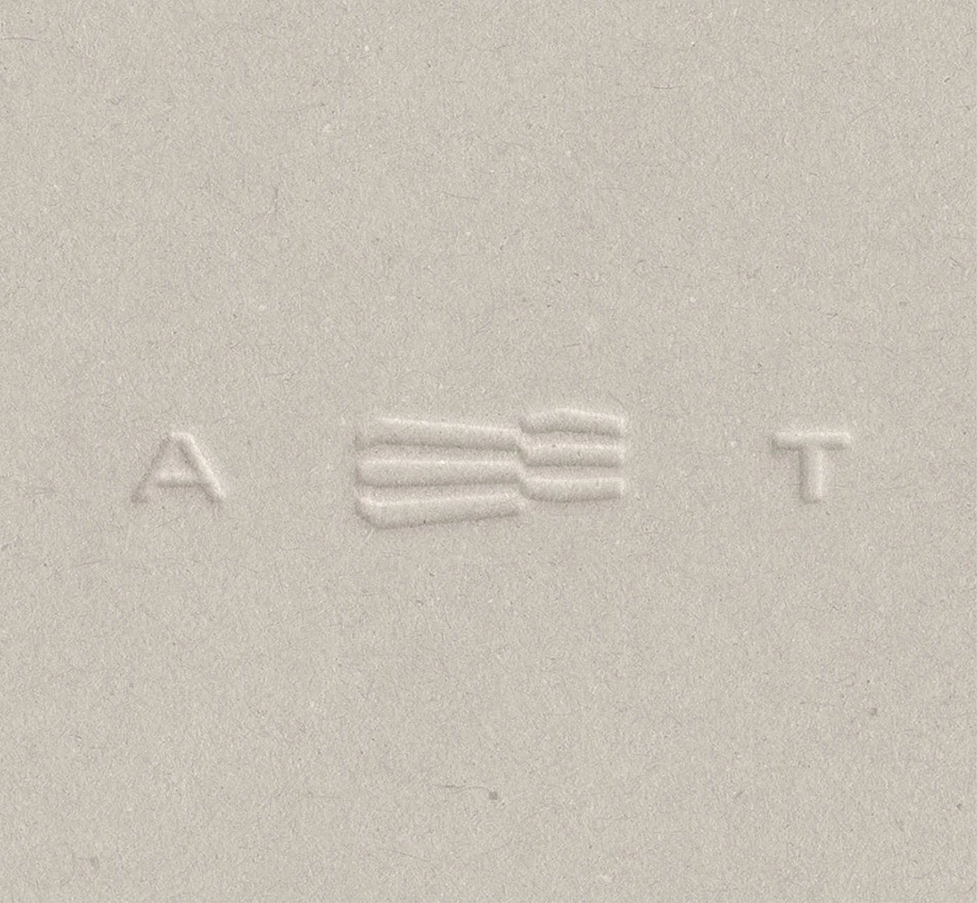 Blindprägung des Logos auf Karton